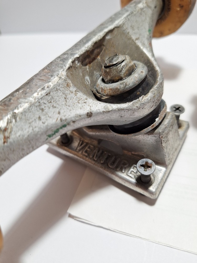 Vintage Venture Skateboad Trucks & Wheels