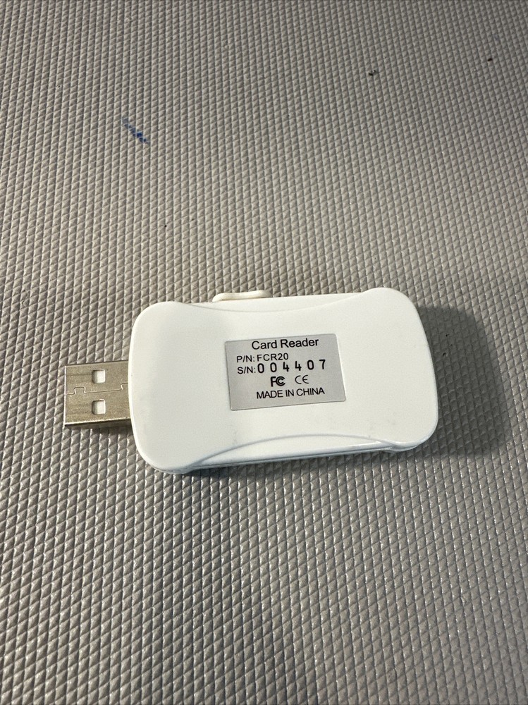 Digital Camera Card Reader  FCR20