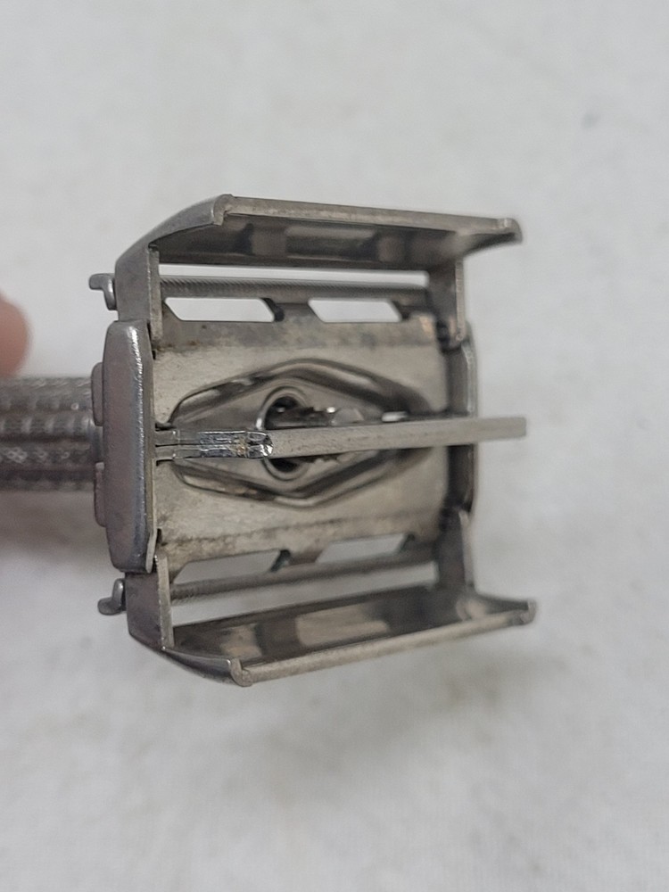 vintage Gillette 1956 B-4 Speed tip razor