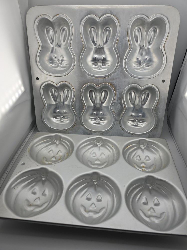 Vintage Wilton Baking Pans Set