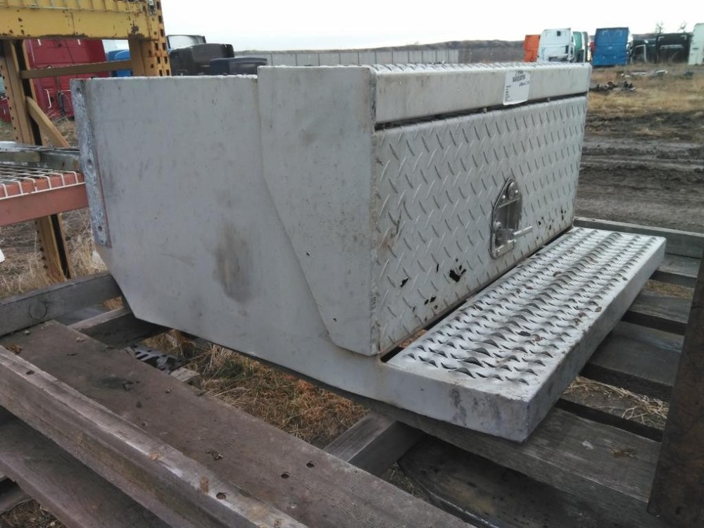 Replaces 2001 PETERBILT 379 TOOL BOX ,  MT