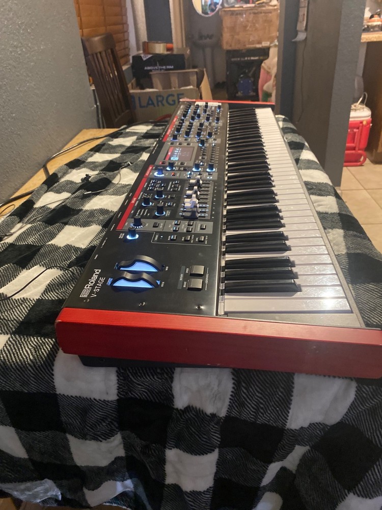 Roland V-STAGE76 76-Note Performance Keyboard (Damaged )