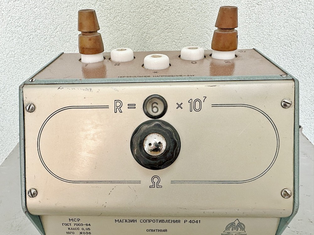 10 MΩ 0.05% P4041 Decade Resistance Standard Box