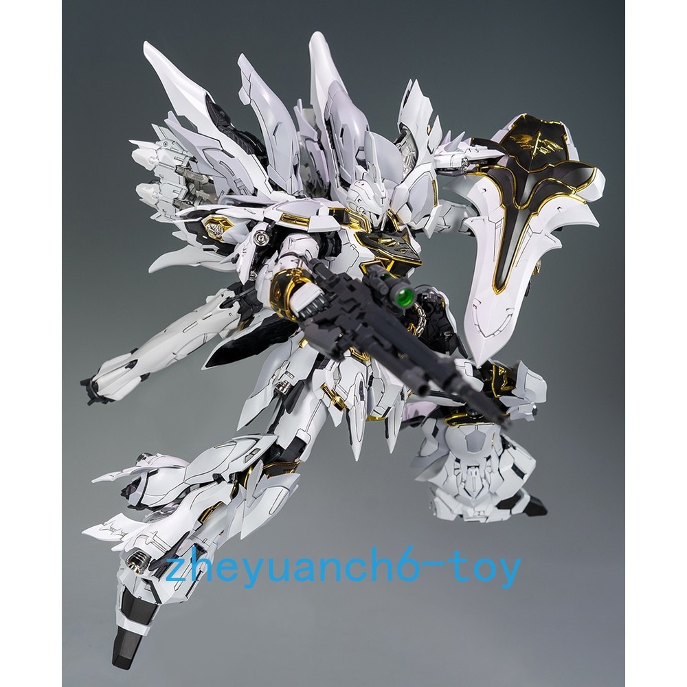 Comet Technology White Triple Speed Sinanju Full Frame 1/100 Model Kit Assembly