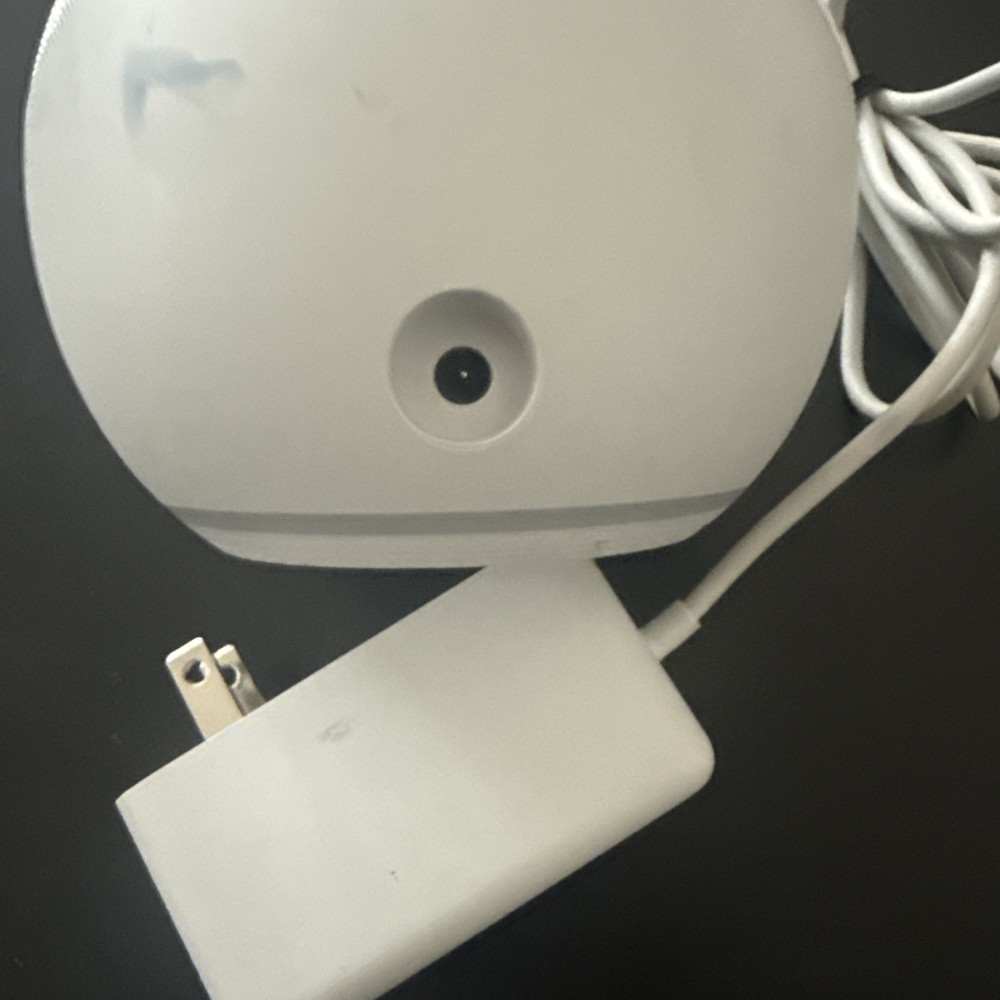 Amazon Echo DOT (4th Gen.) Smart Speaker - Glacier White - Barely Used