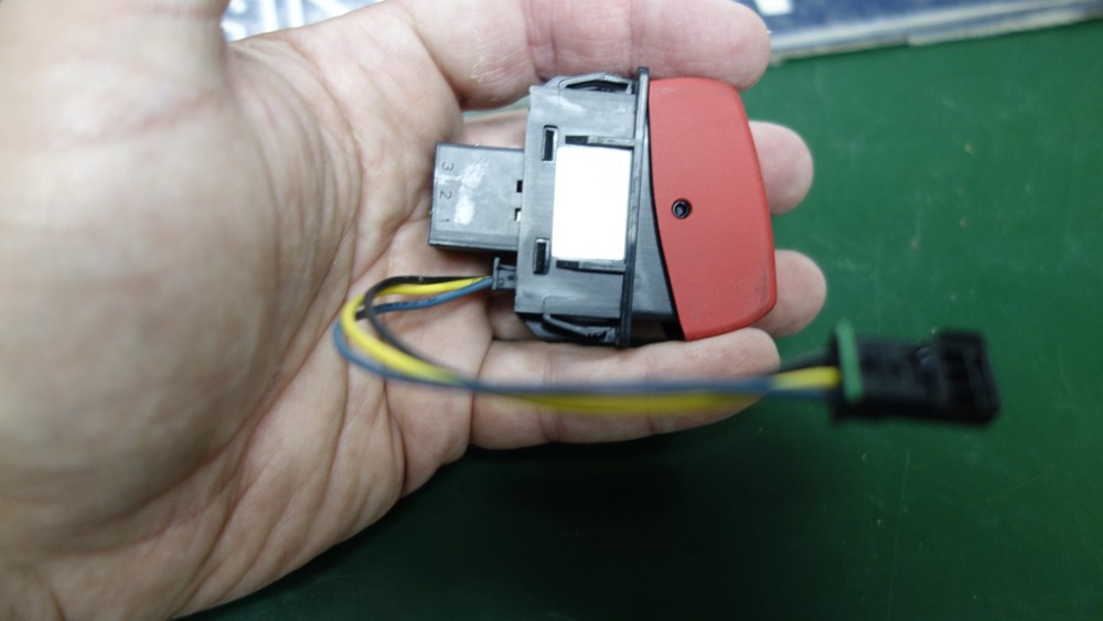 PACCAR Hazard Switch P27-1275-016-01