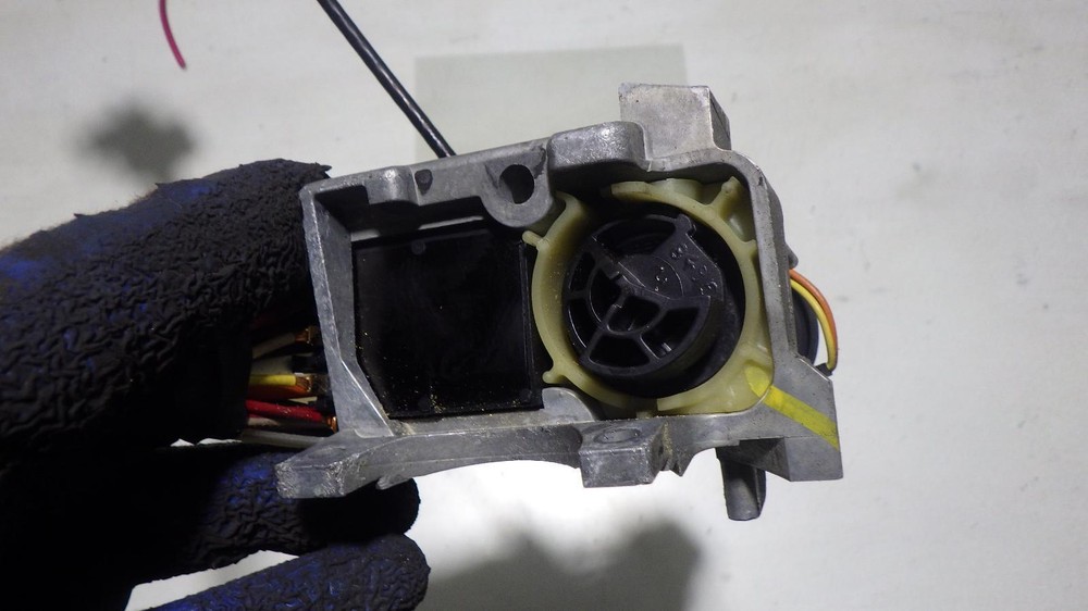 02 GMC YUKON Ignition W/Key