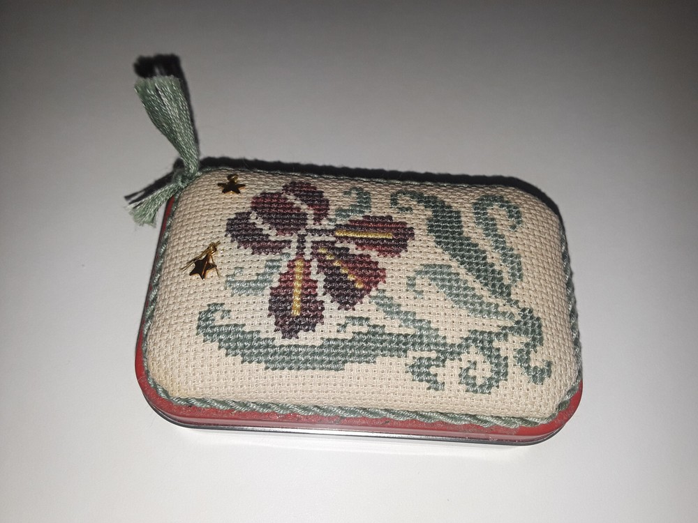 COMPLETED CROSS STITCH "IRIS" FLOWER NEEDLE CASE ALTOID'S TIN
