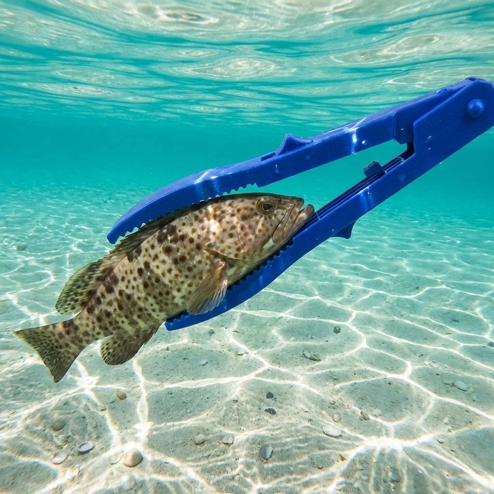 Fish Gripper Portable Design Plastic Construction User-friendly Operation