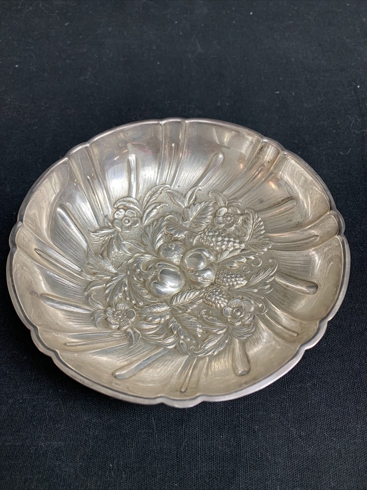S Kirk Sterling Silver Repousse Dish #430 4.7”