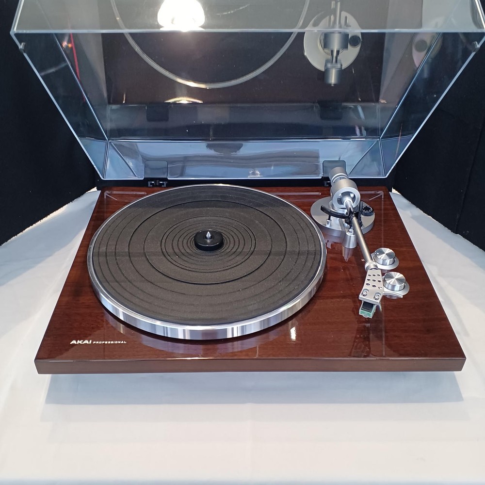 AKAI BT500 Bluetooth Turntable Tested Working No Power Adapter