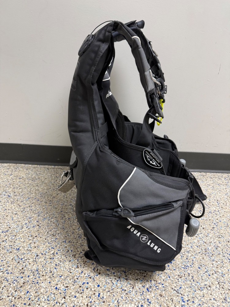 Aqualung Axiom i3 BCD Small. Tests Good