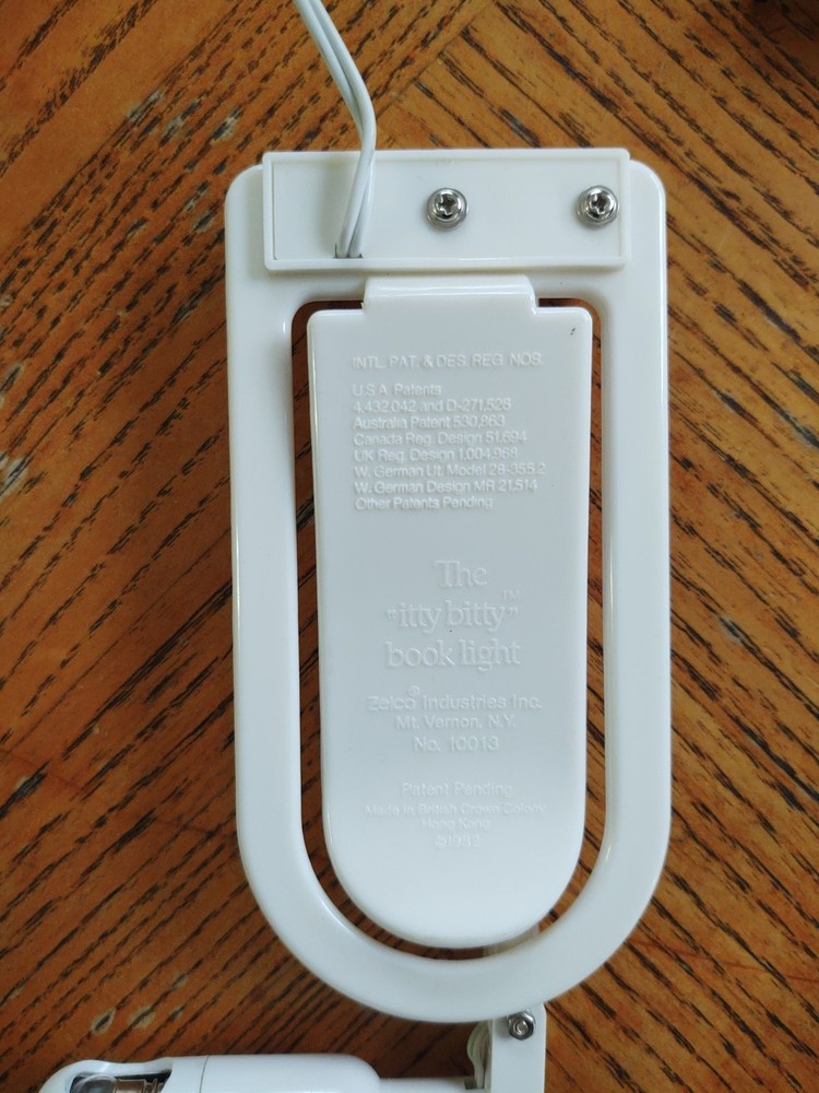 Vintage "The itty bitty book light" / No Power Pack