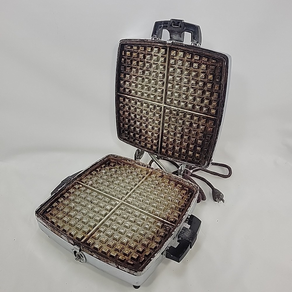 Toastmaster Waffle Iron Maker Model 2D3 Chrome