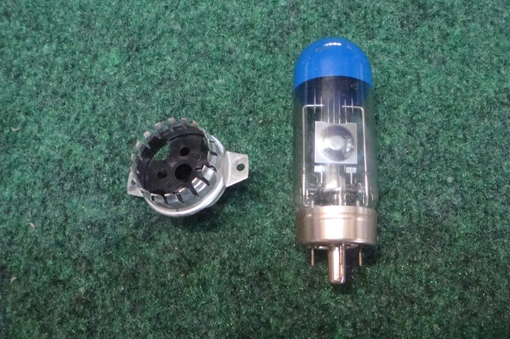 Argus 541 Automatic 35mm Projector Original Light base & CZA Light Tube Vintage