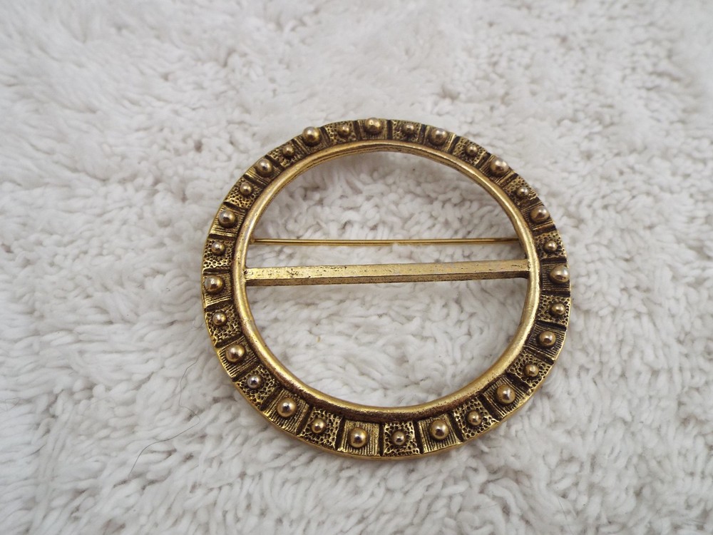 Goldtone Circle Scarf Pin (C15)