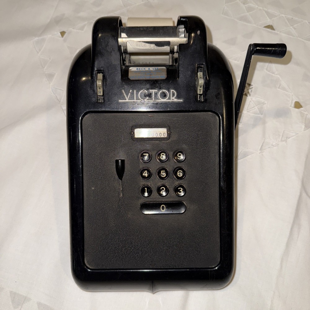 Vintage Victor Adding Or Calculator Machine With 10 Keys