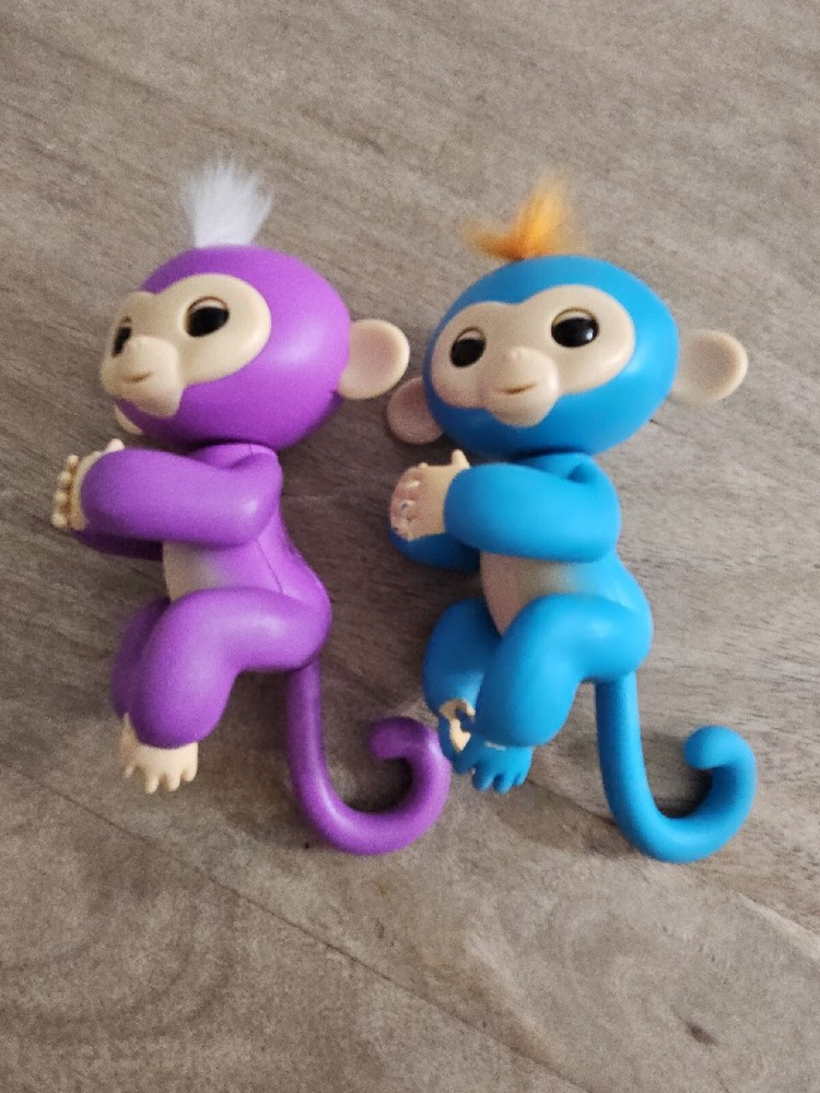 Wowwee Fingerling Purple & Blue Monkey Head & Eyes Move & Talks