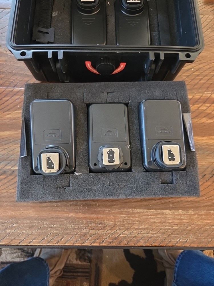 4YONGNUO DIGITAL WIRELESS FLASH TRIGGER TRANSIEVER 1 WIRELESS FLASH CONTROLLER