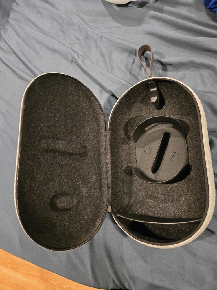 Meta Quest 2 VR Headset Bundle - Great Condition + Accessories