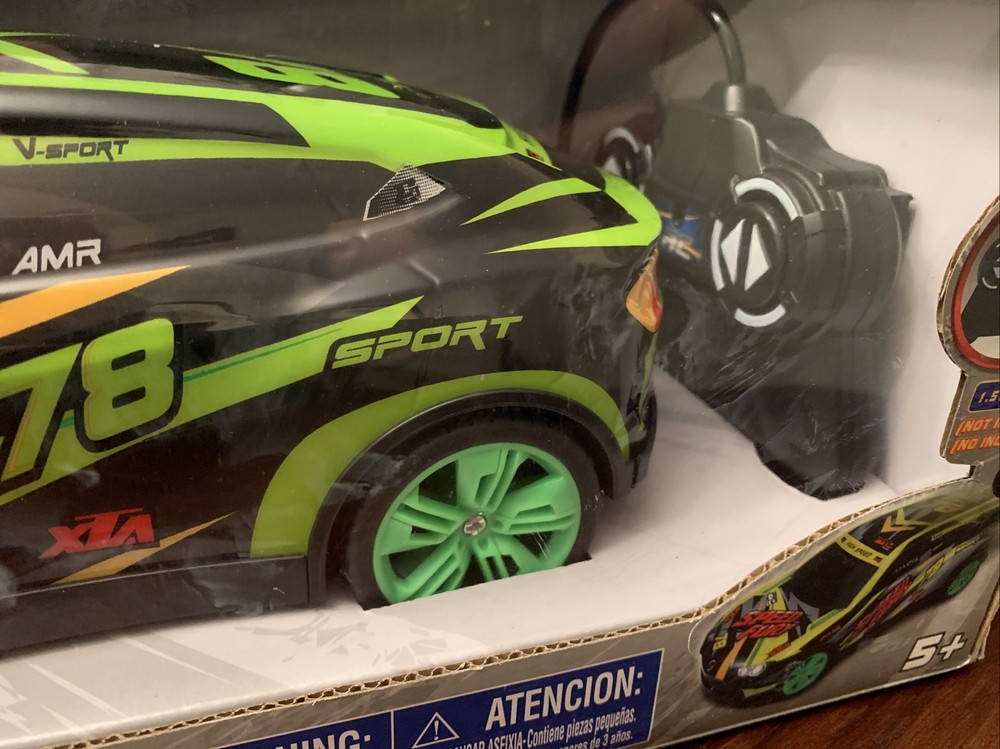Turbo Warriors Full Function Radio Control Race Car NWT
