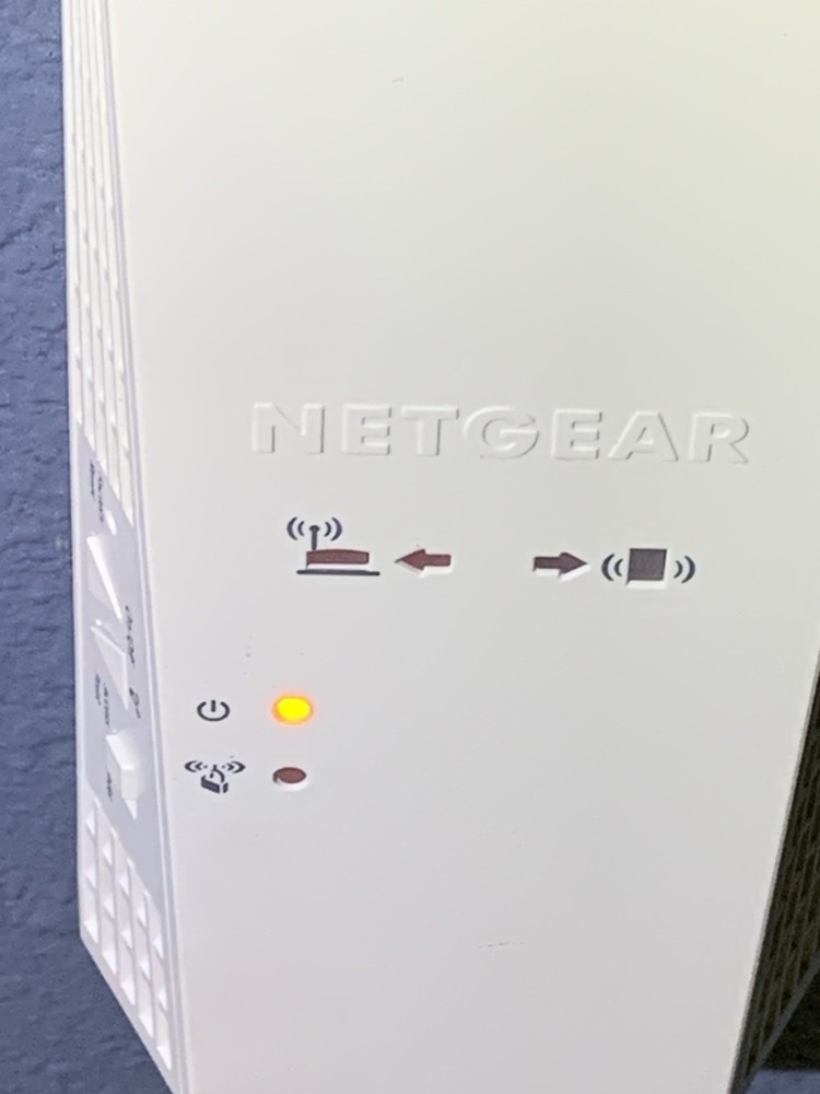 Netgear AC1900 Wireless WiFi Mesh Range Extender EX6400v2