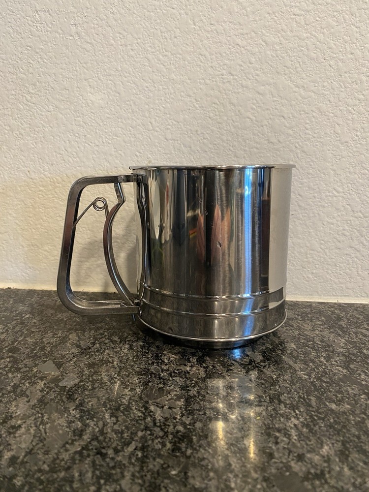 3-Cup Stainless Steel Flour Sifter Squeeze Handle