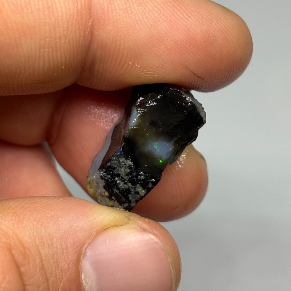 Single Fine Grade Black Nevada Opal Stone Cutter