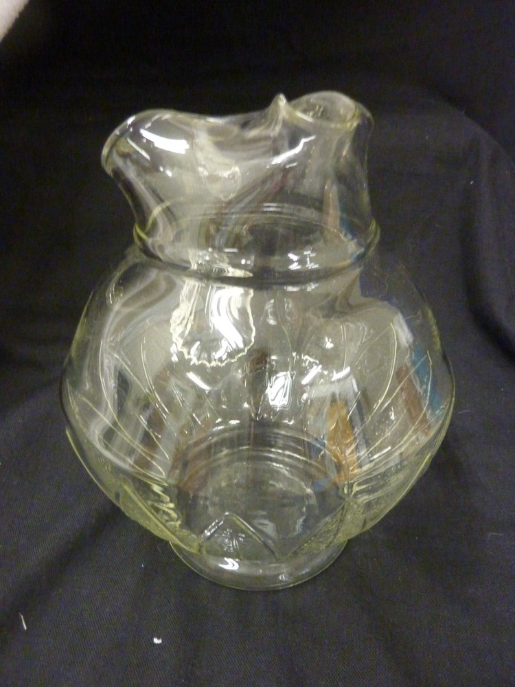 VINTAGE MACBETH-EVANS CRYSTAL CLEAR LEAF PATTERN PITCHER 9" TALL REEDED HANDLE