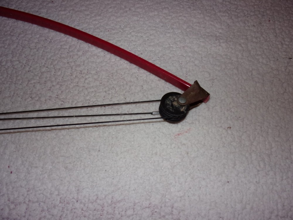 Red/Black Youth Compound Bow Needs repair