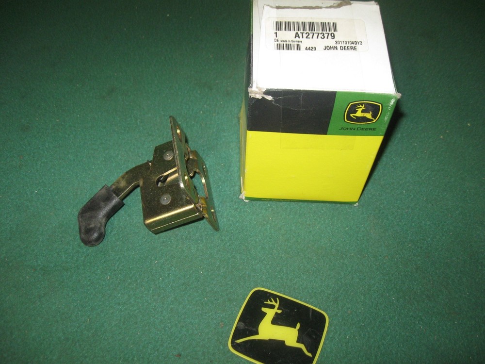 NEW OEM JOHN DEERE DOZER FRONT ENGINE COMPARTMENT DOOR LATCH AT277379 MODELS BEL