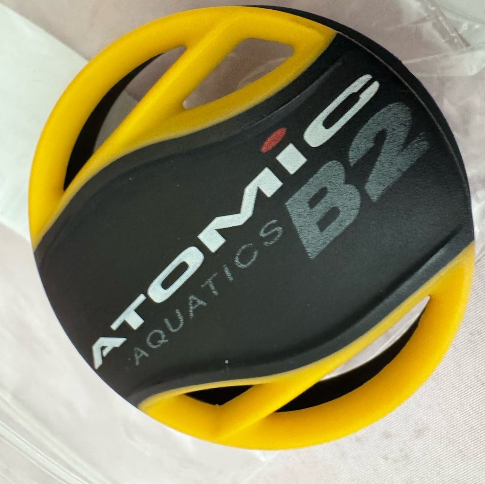 ATOMIC B2 REGULATOR PURGE COVER IN YELLOW NICE !