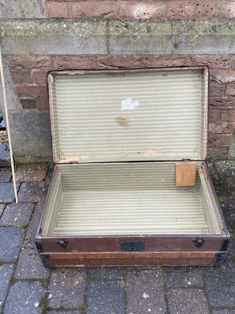 Vintage Banded Trunk
