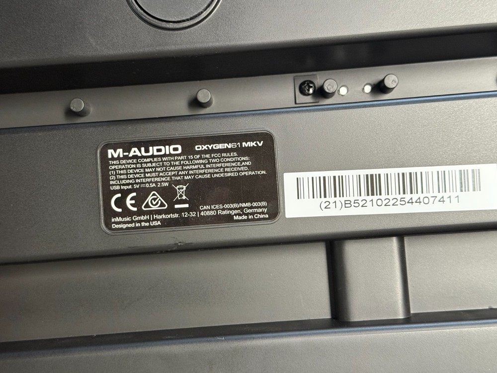 M-Audio OXYGEN 61 USB MIDI Keyboard Controller 8 Touchpads