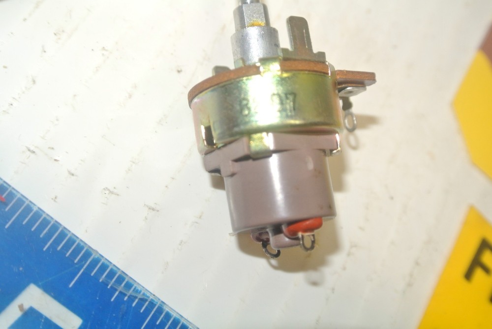 25 PCS. Variable Resistor Push On/Off Matsushita Electronic # M180KB