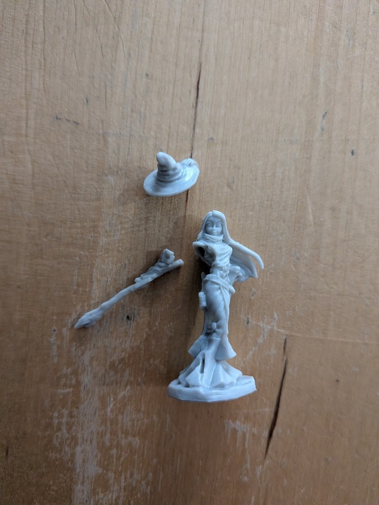 Reaper Bones 4 Witch Willow Greenivy