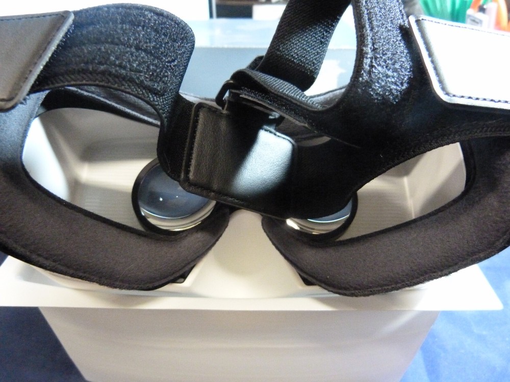 Samsung Gear VR Powered by Oculus - USED ONCE