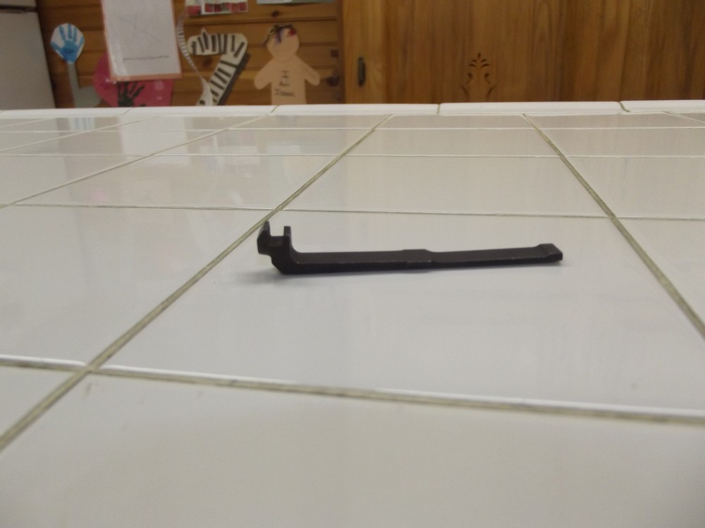 Remington 8 or 81 Extractor 30 or 32     (J-58)