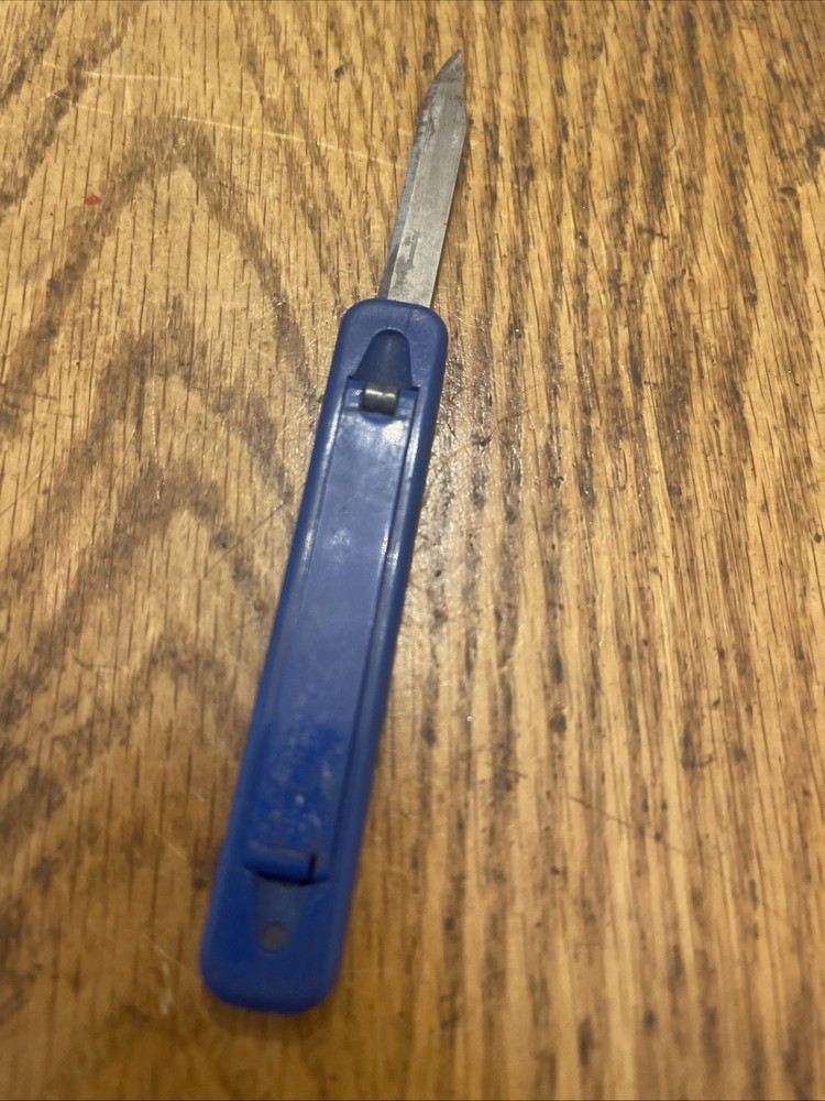 Munson Auto Supply Blue Handled Slip Style Blade Knife