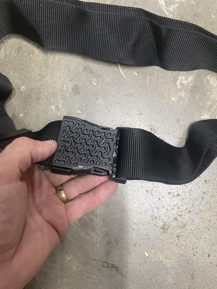 BROOKSTONE LUGGAGE STRAP