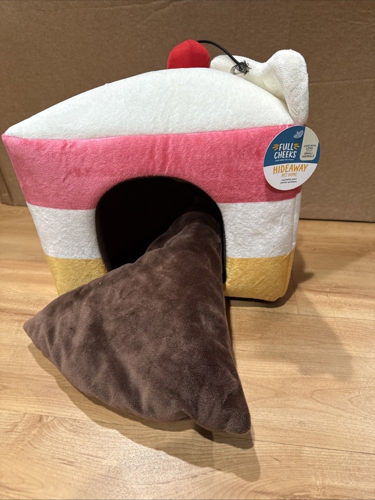 Full Cheeks Hideaway Pet Home Small Animals Cake