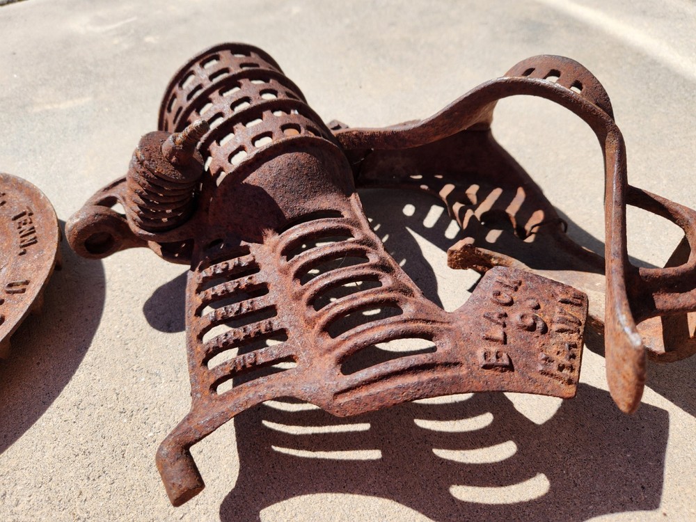 ANTIQUE BLACK HAWK CORN SHELLER FOR PARTS