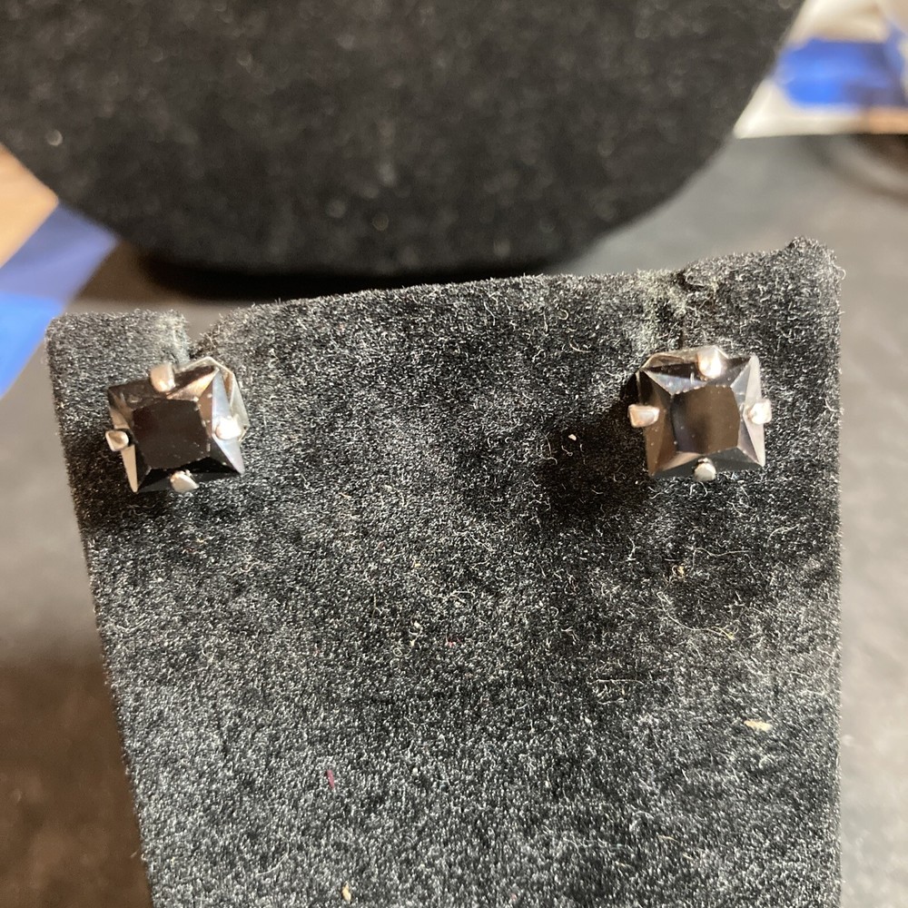 Vintage sterling silver black stud earrings b121