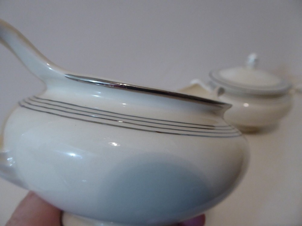 Homer Laughlin Eggshell Nautilus with Platinum Bands, Creamer, Sugar (ES