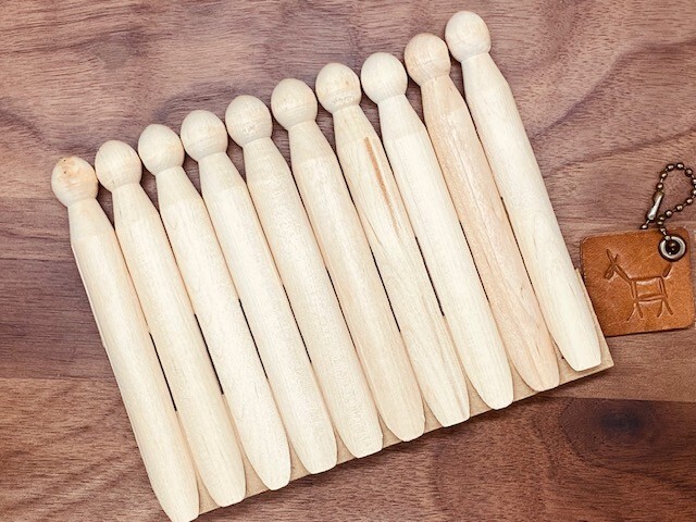 10 wood clothespins