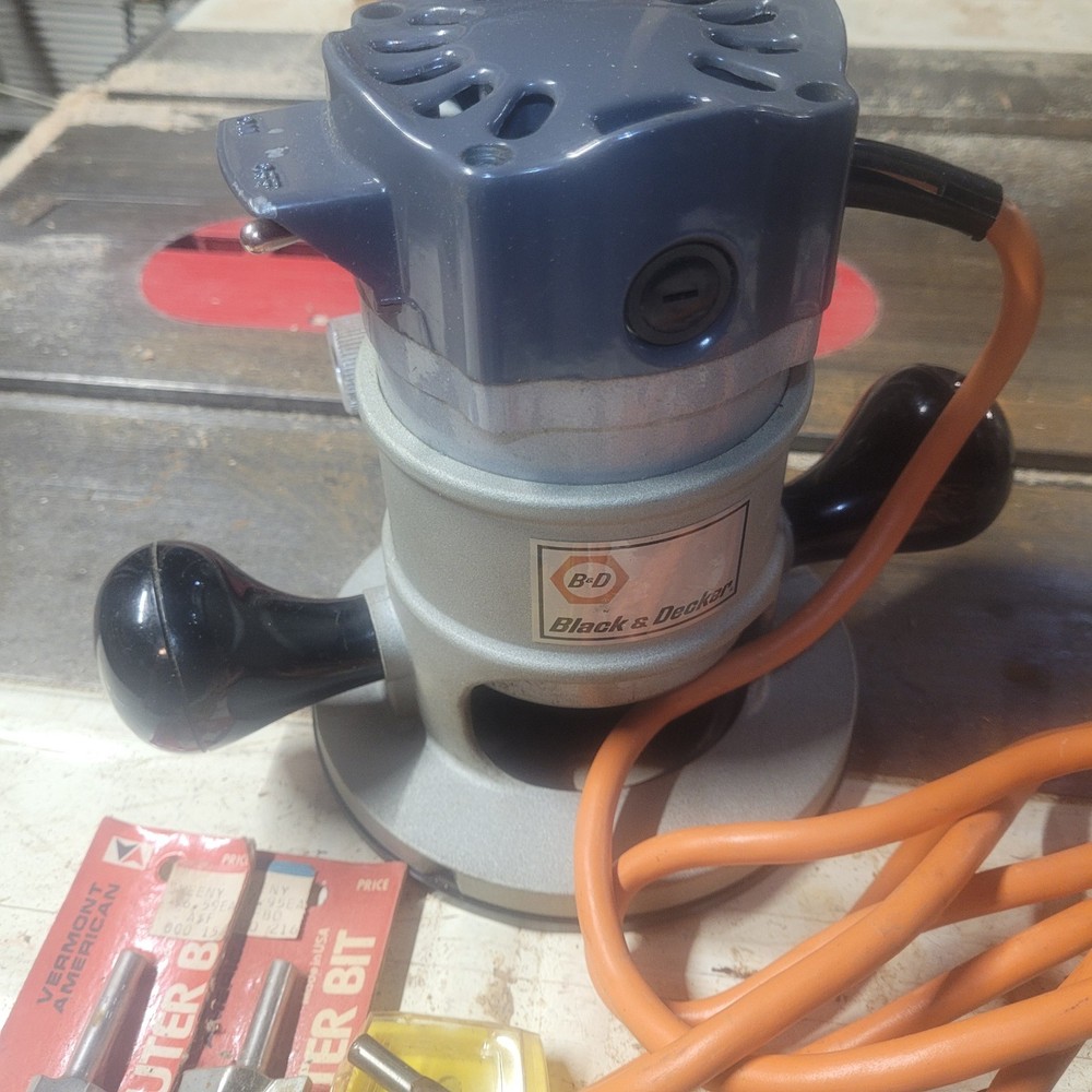 Black & Decker 7610 Router. Router Kit 7611 Without Case.