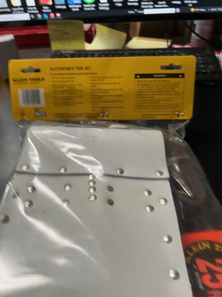 KLEIN TOOLS ELECTRICIAN'S TOOL SET - Model 5300- Pouch/Belt/10 Tools - NEW