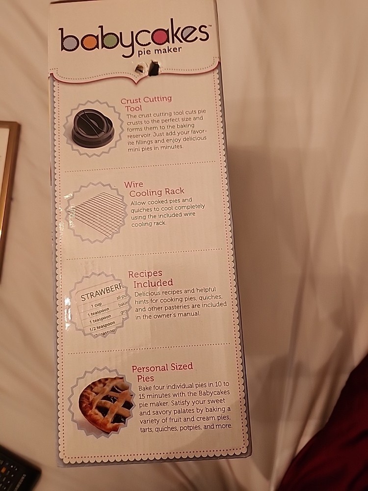 Babycakes pie maker machine