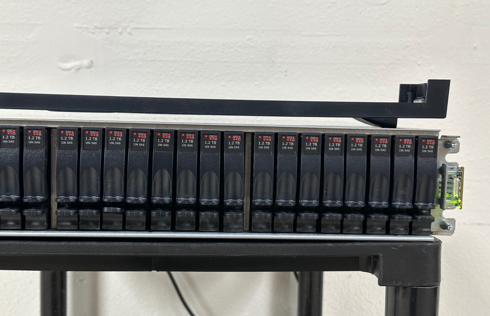 Quantum 24-bay SAS disk array w/ Dual Dot Hill 1-04920-01