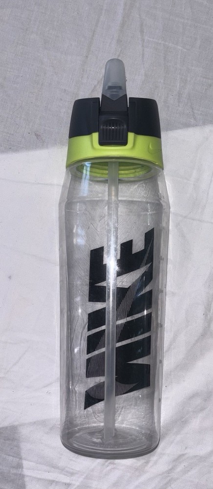 Nike TR Hypercharge Straw Bottle